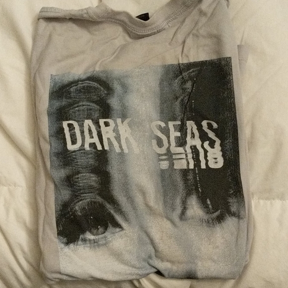 dark seas tshirt - Picture 2 of 3